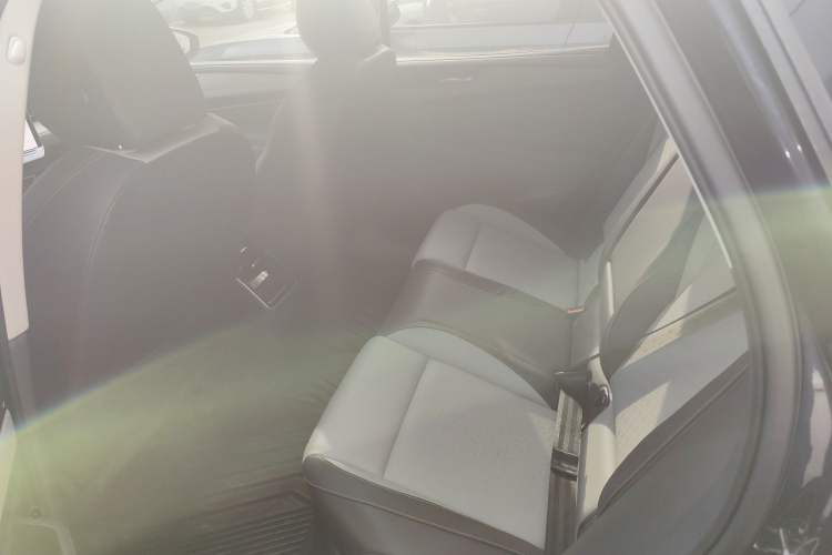 Used Volkswagen ID.7 VIZZION 2024 AIR model Left Rear Seat