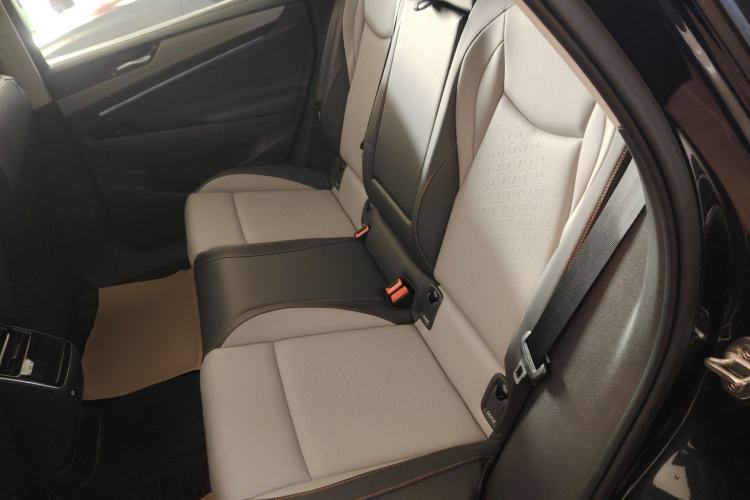 Used Volkswagen ID.7 VIZZION 2024 AIR model Left Rear Seat