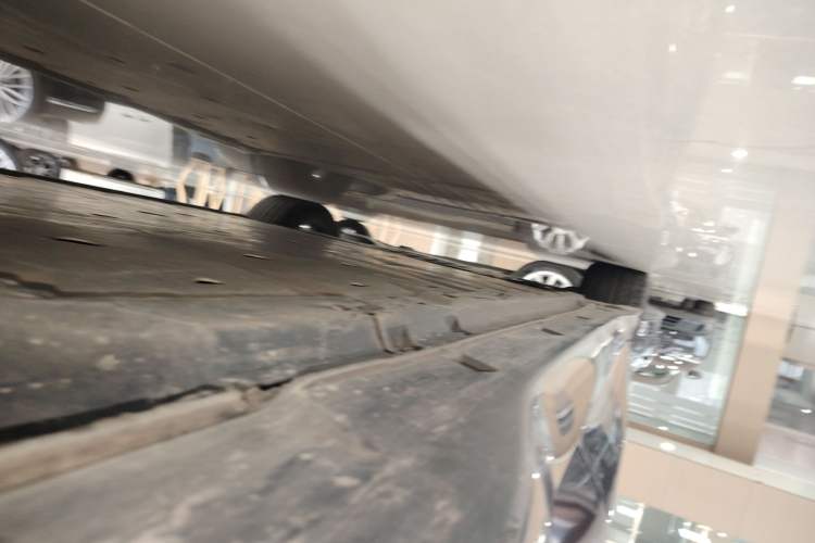 Used Volkswagen ID.7 VIZZION 2024 AIR model Left Side Sill