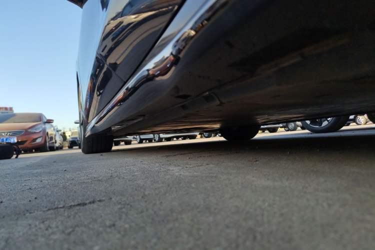 Used Volkswagen ID.7 VIZZION 2024 AIR model Left Side Sill