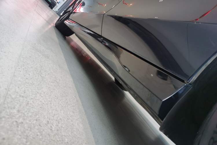 Used Volkswagen ID.7 VIZZION 2024 AIR model Left Side Sill