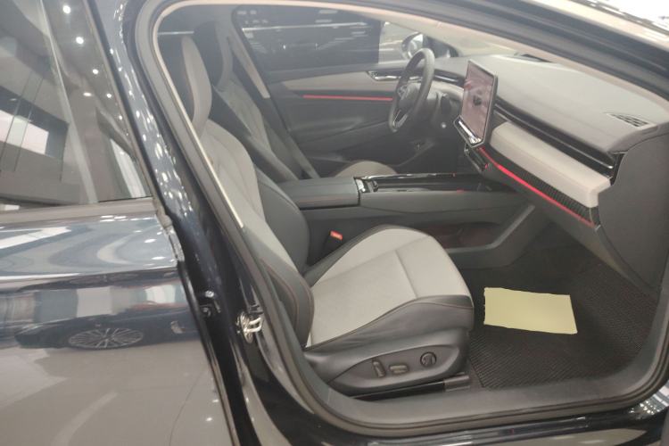Used Volkswagen ID.7 VIZZION 2024 AIR model Right Front Seat