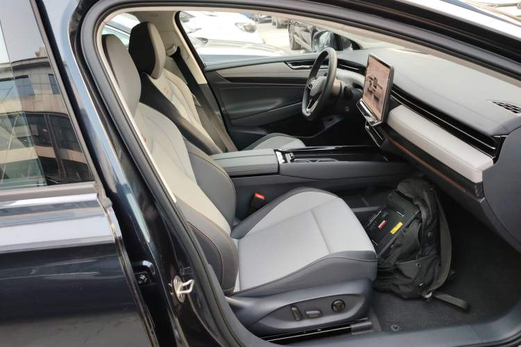 Used Volkswagen ID.7 VIZZION 2024 AIR model Right Front Seat