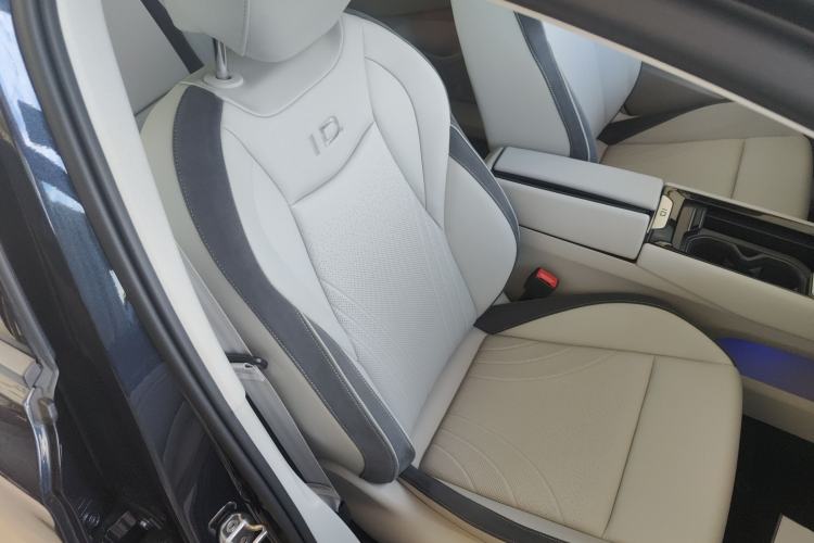 Used Volkswagen ID.7 VIZZION 2024 First Edition Right Front Seat