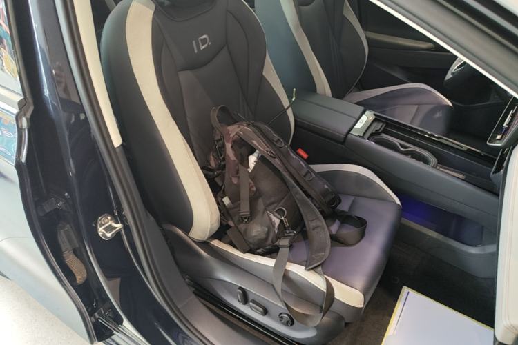 Used Volkswagen ID.7 VIZZION 2024 AIR model Right Front Seat