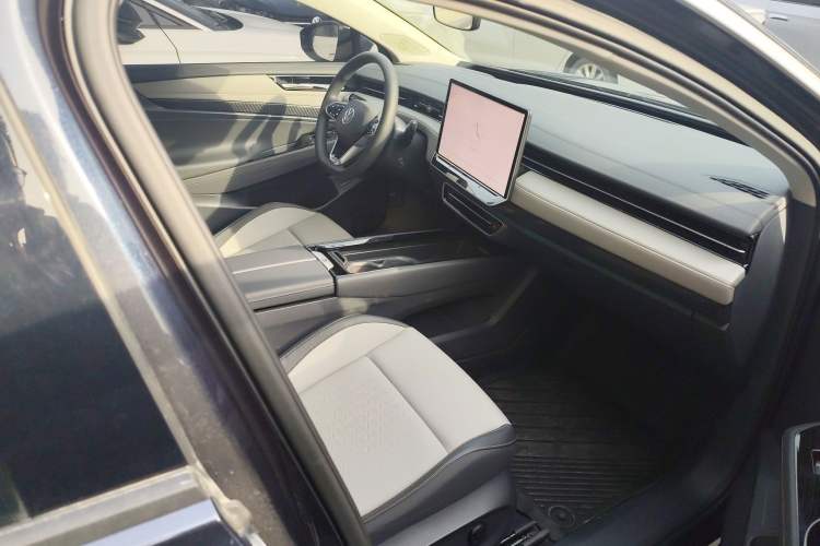 Used Volkswagen ID.7 VIZZION 2024 AIR model Right Front Seat