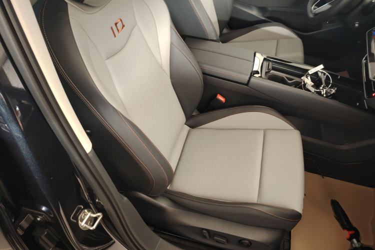 Used Volkswagen ID.7 VIZZION 2024 AIR model Right Front Seat