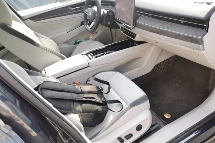 Used Volkswagen ID.7 VIZZION 2024 First Edition Right Front Seat
