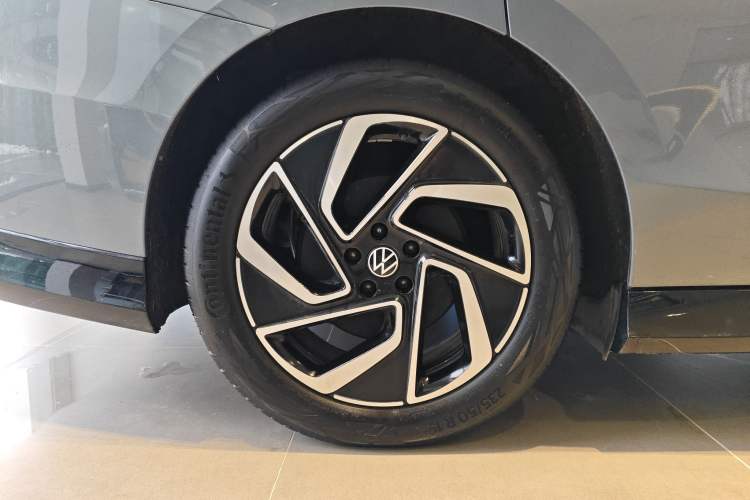 Used Volkswagen ID.7 VIZZION 2024 PRO Model Right Rear Wheel Hub