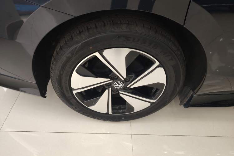 Used Volkswagen ID.7 VIZZION 2024 AIR model Right Rear Wheel Hub