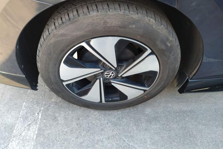Used Volkswagen ID.7 VIZZION 2024 AIR model Right Rear Wheel Hub