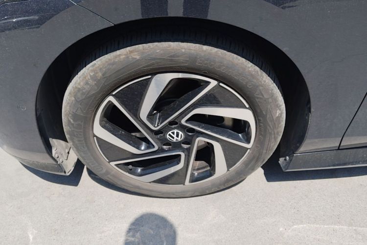 Used Volkswagen ID.7 VIZZION 2024 First Edition Right Rear Wheel Hub