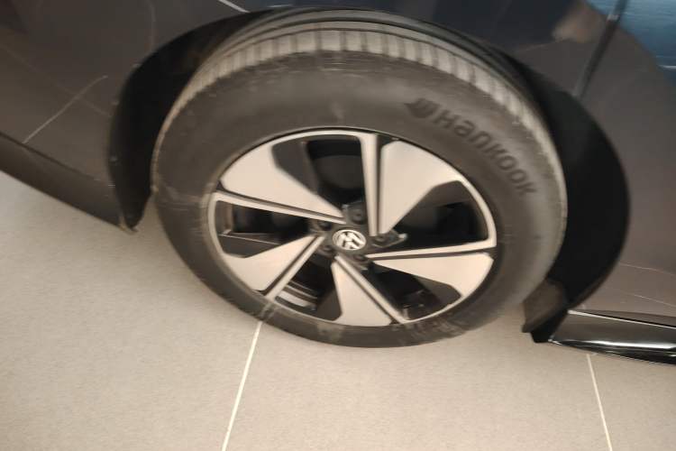 Used Volkswagen ID.7 VIZZION 2024 AIR model Right Rear Wheel Hub