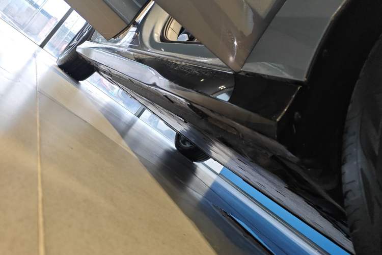 Used Volkswagen ID.7 VIZZION 2024 PRO Model Right Side Sill