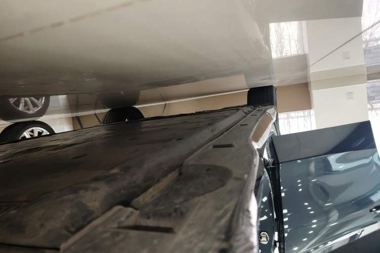 Used Volkswagen ID.7 VIZZION 2024 AIR model Right Side Sill