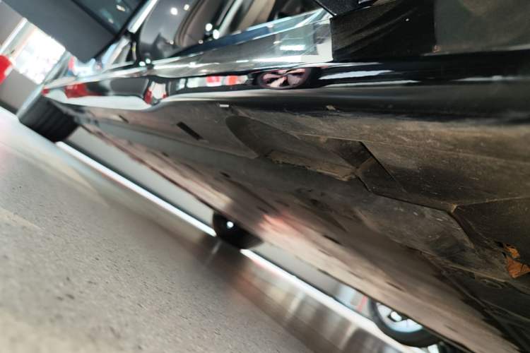 Used Volkswagen ID.7 VIZZION 2024 AIR model Right Side Sill