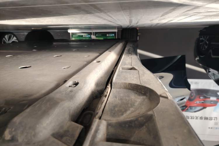 Used Volkswagen ID.7 VIZZION 2024 AIR model Right Side Sill