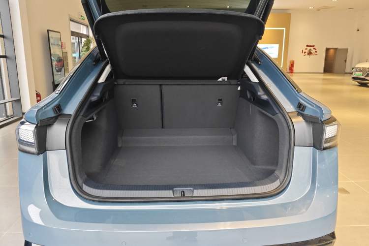 Used Volkswagen ID.7 VIZZION 2024 PRO Model Trunk