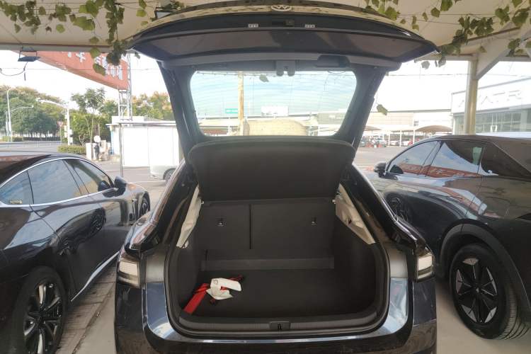 Used Volkswagen ID.7 VIZZION 2024 First Edition Trunk
