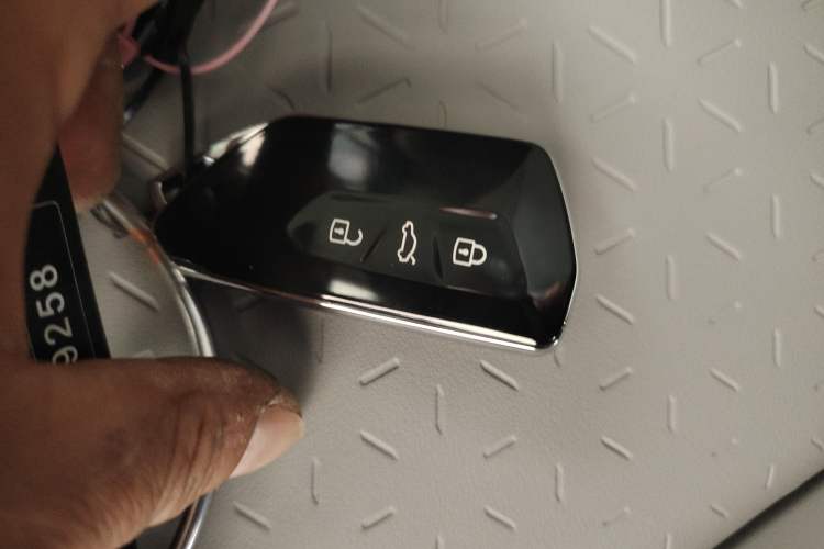 Used Volkswagen ID.7 VIZZION 2024 AIR model Vehicle Key