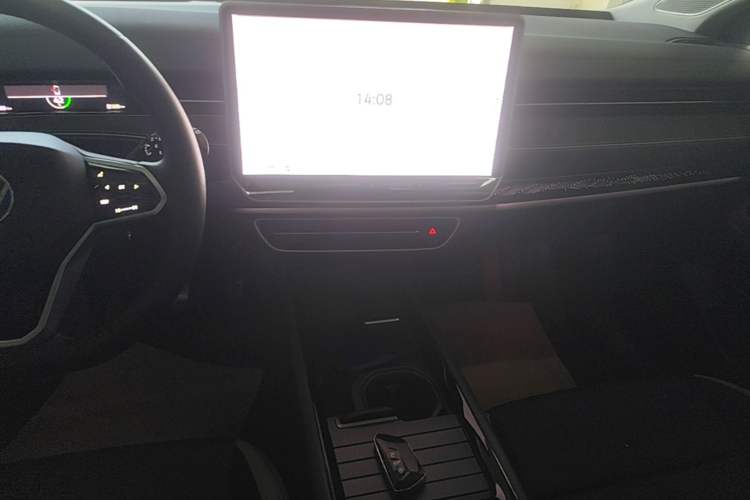 Used Volkswagen ID.7 VIZZION 2024 First Edition Audio And AC Panel