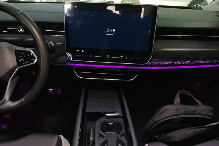 Used Volkswagen ID.7 VIZZION 2024 First Edition Audio And AC Panel
