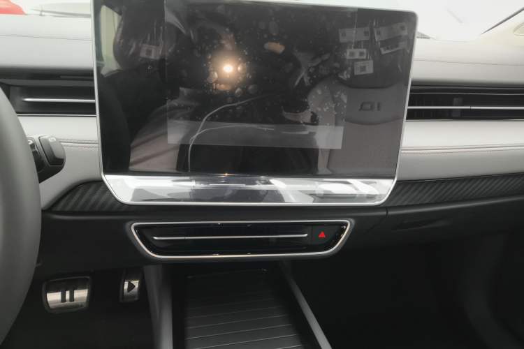 Used Volkswagen ID.7 VIZZION 2024 AIR model Audio And AC Panel
