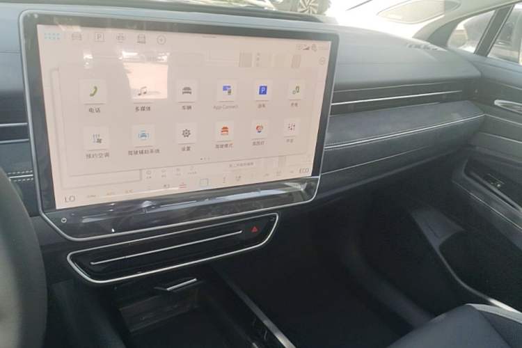 Used Volkswagen ID.7 VIZZION 2024 PRO Model Audio And AC Panel