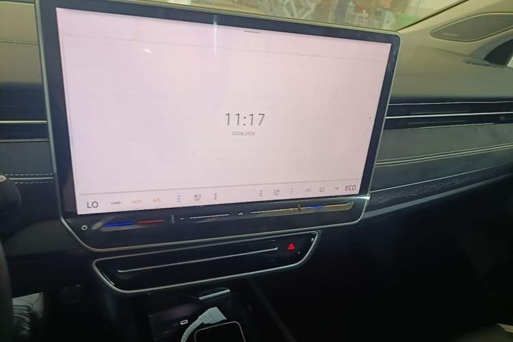 Used Volkswagen ID.7 VIZZION 2024 PRO Model Audio And AC Panel