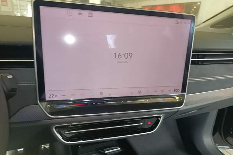 Used Volkswagen ID.7 VIZZION 2024 PRO Model Audio And AC Panel