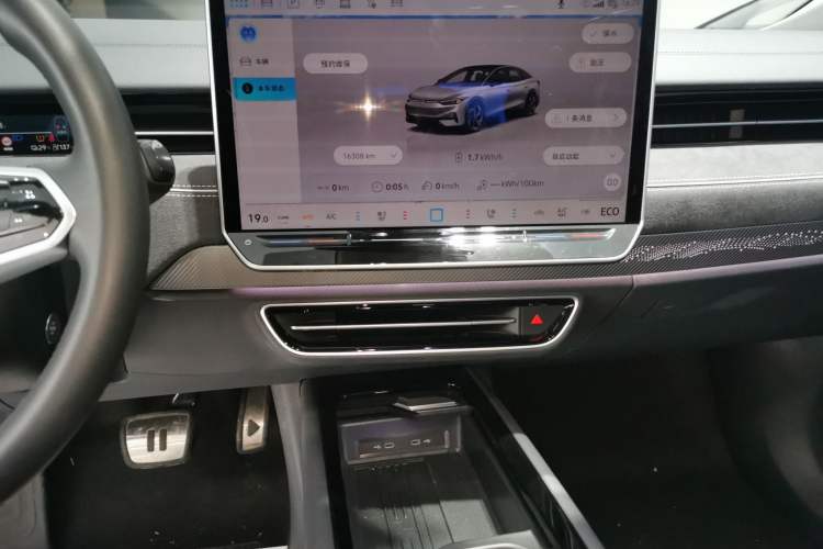 Used Volkswagen ID.7 VIZZION 2024 PRO Model Audio And AC Panel