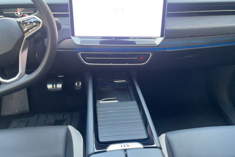Used Volkswagen ID.7 VIZZION 2024 PRO Model Audio And AC Panel