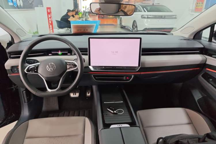 Used Volkswagen ID.7 VIZZION 2024 AIR model Center Console