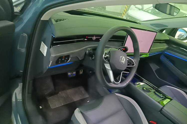 Used Volkswagen ID.7 VIZZION 2024 PRO Model Center Console