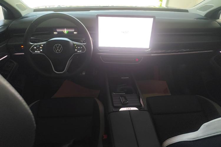Used Volkswagen ID.7 VIZZION 2024 First Edition Center Console