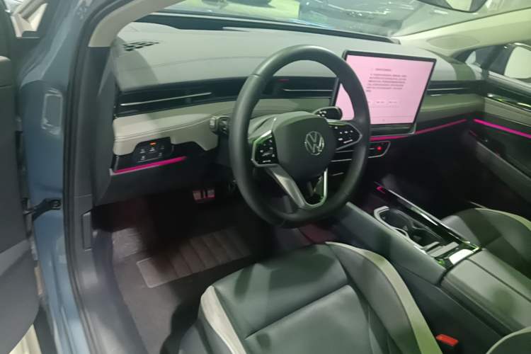 Used Volkswagen ID.7 VIZZION 2024 AIR model Center Console