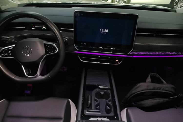 Used Volkswagen ID.7 VIZZION 2024 First Edition Center Console