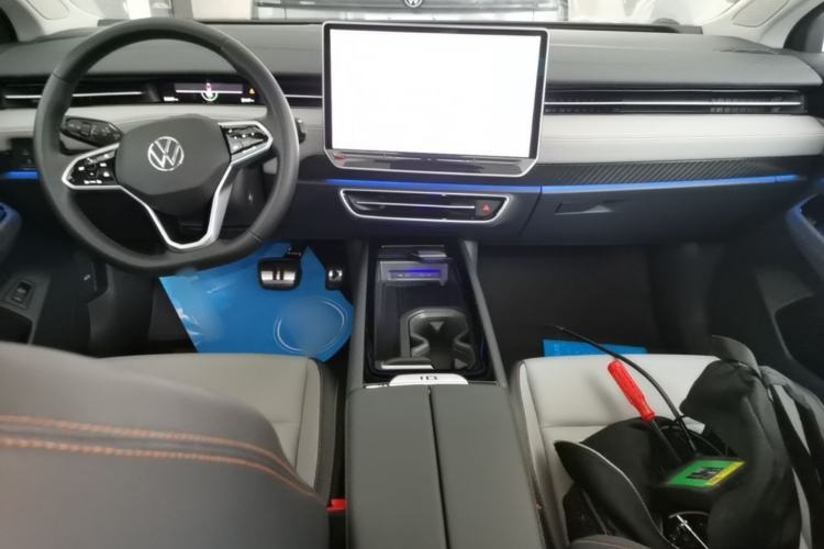 Used Volkswagen ID.7 VIZZION 2024 AIR model Center Console