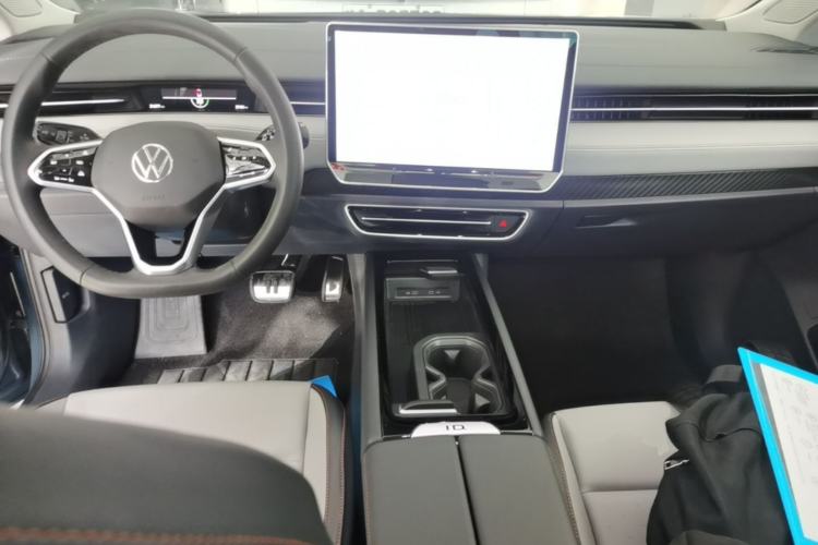 Used Volkswagen ID.7 VIZZION 2024 AIR model Center Console