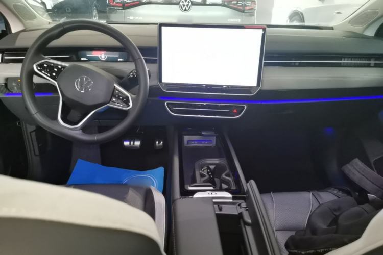 Used Volkswagen ID.7 VIZZION 2024 AIR model Center Console