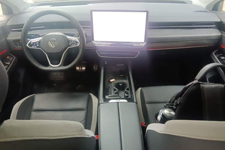 Used Volkswagen ID.7 VIZZION 2024 First Edition Center Console
