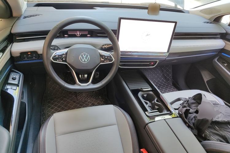 Used Volkswagen ID.7 VIZZION 2024 AIR model Center Console