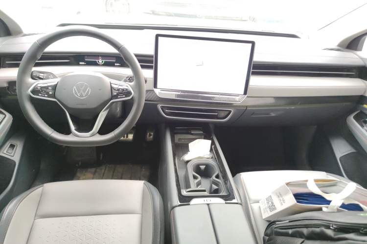 Used Volkswagen ID.7 VIZZION 2024 AIR model Center Console