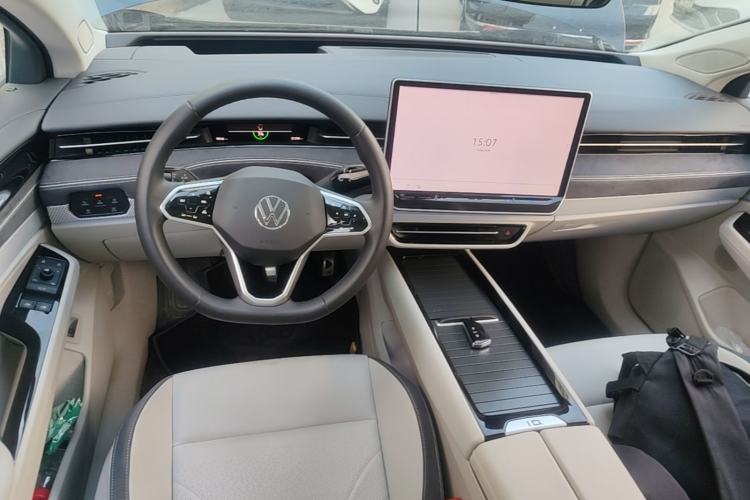 Used Volkswagen ID.7 VIZZION 2024 First Edition Center Console