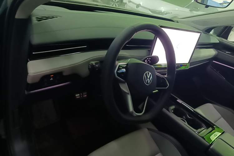 Used Volkswagen ID.7 VIZZION 2024 AIR model Center Console