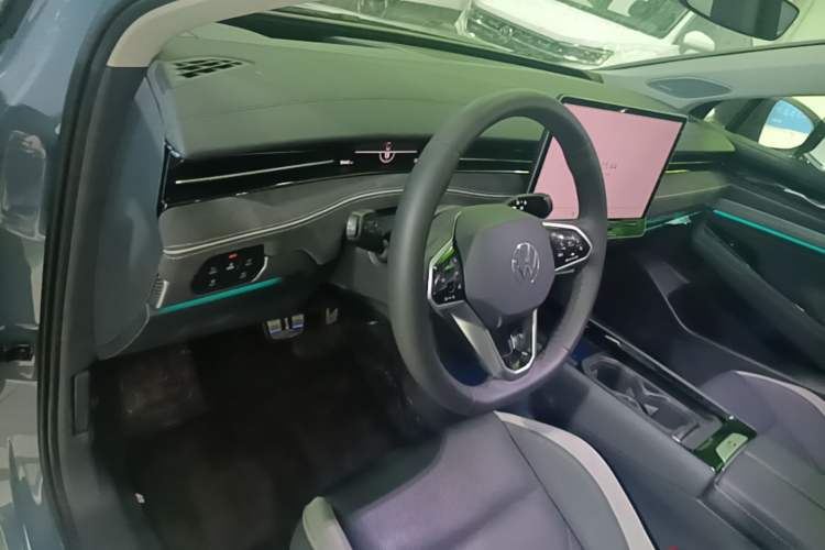 Used Volkswagen ID.7 VIZZION 2024 PRO Model Center Console
