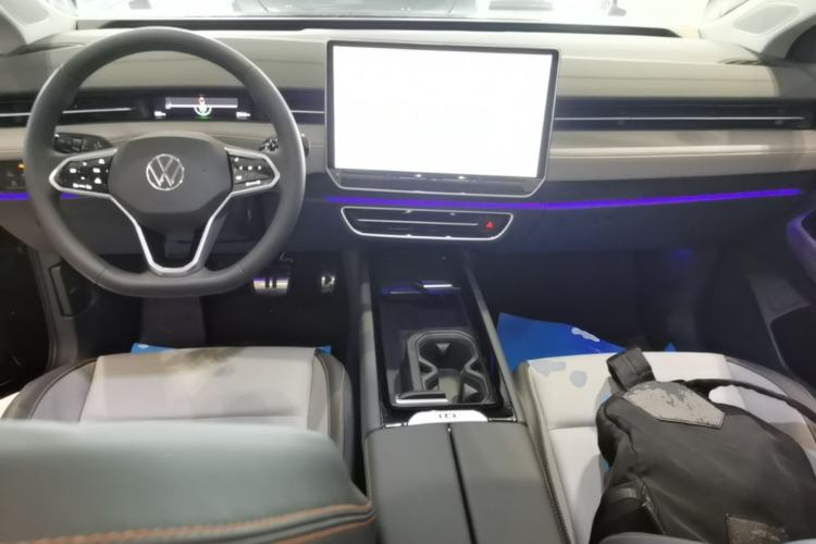Used Volkswagen ID.7 VIZZION 2024 AIR model Center Console