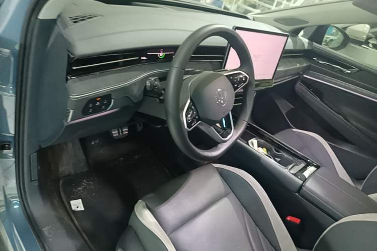 Used Volkswagen ID.7 VIZZION 2024 PRO Model Center Console