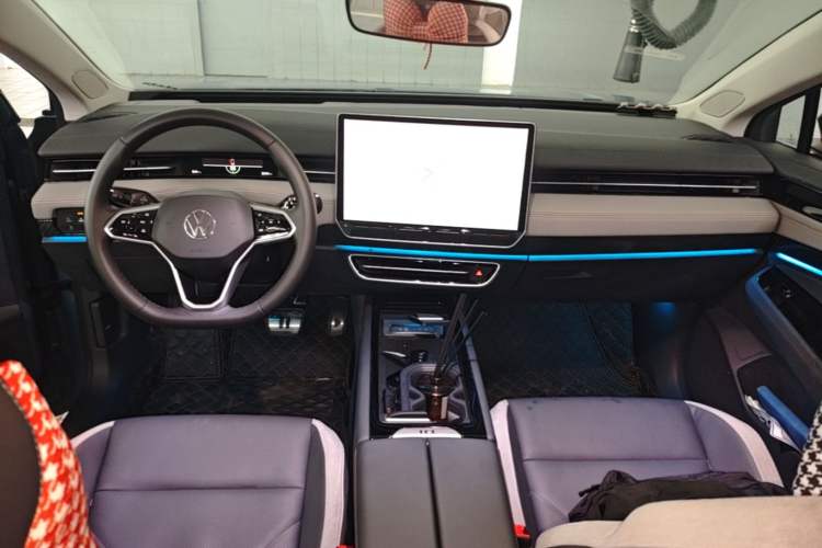 Used Volkswagen ID.7 VIZZION 2024 AIR model Center Console