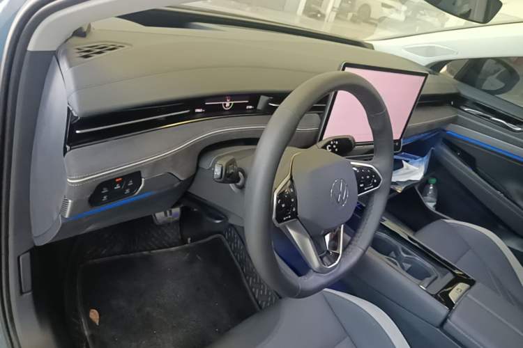 Used Volkswagen ID.7 VIZZION 2024 PRO Model Center Console